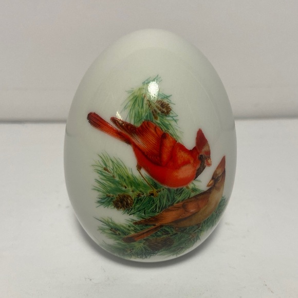 Avon Other - vintage Avon porcelain collector's egg winter scene cardinal bird